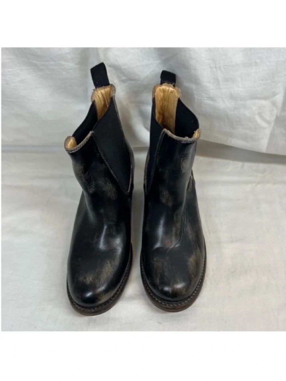 Bedstu leather heeled Chelsea booties rustic distress coastal cowgirl western